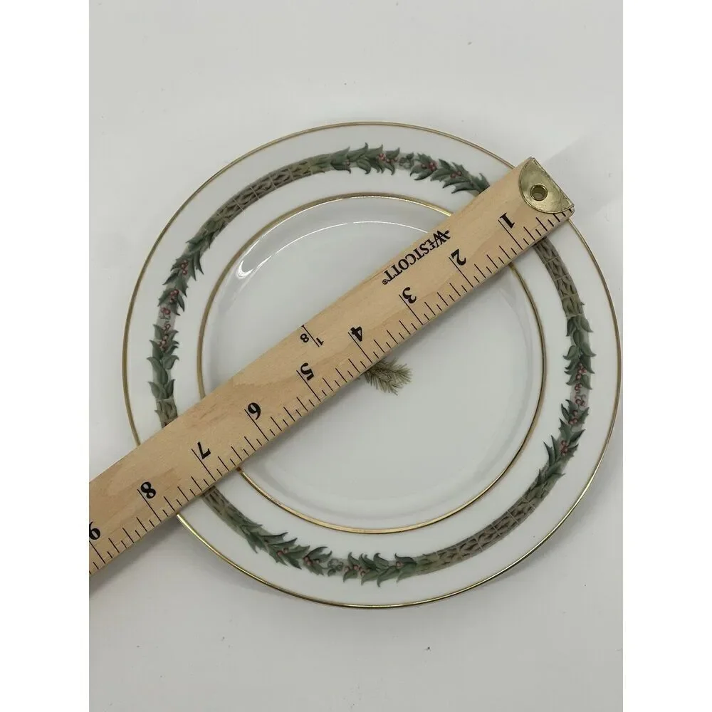 Department 56 Christmas Classic Dickens Salad Dessert Side Plate 8”
